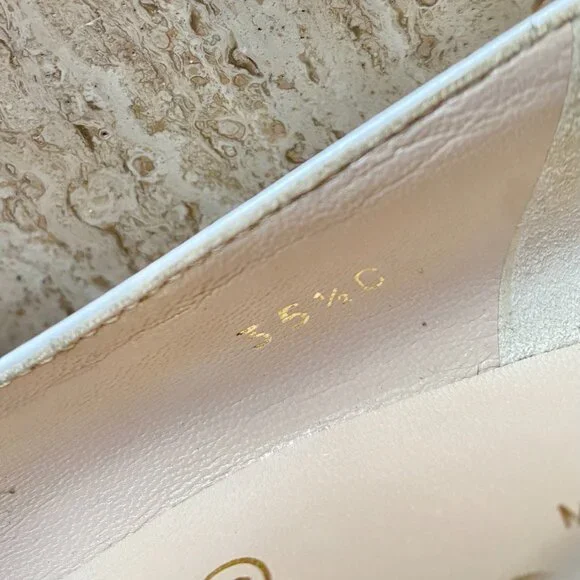 Vintage Chanel Gold CC Bow Pumps - Picture 10 of 10